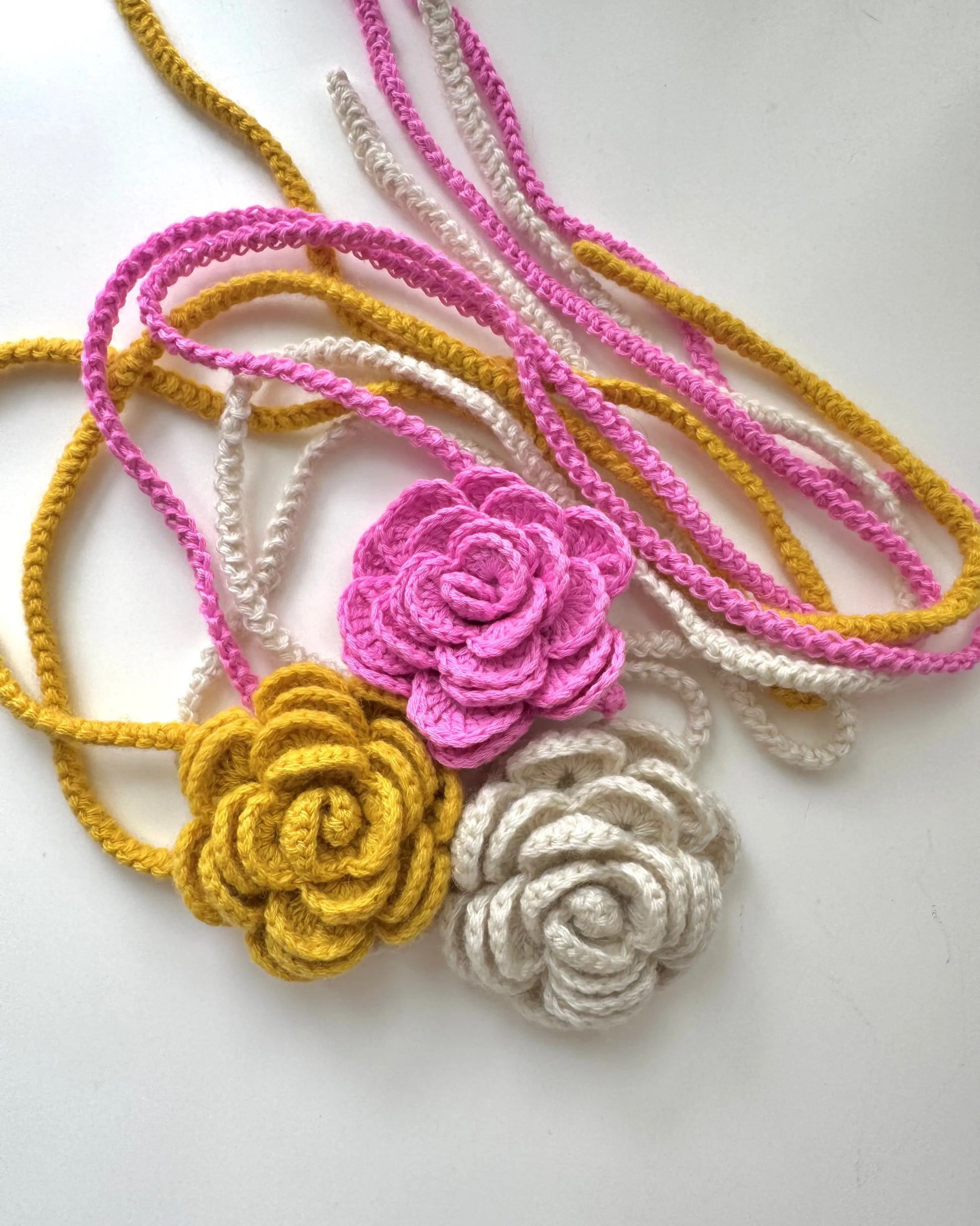 TROYANDA Cashmere Choker in Candy Pink NiSO