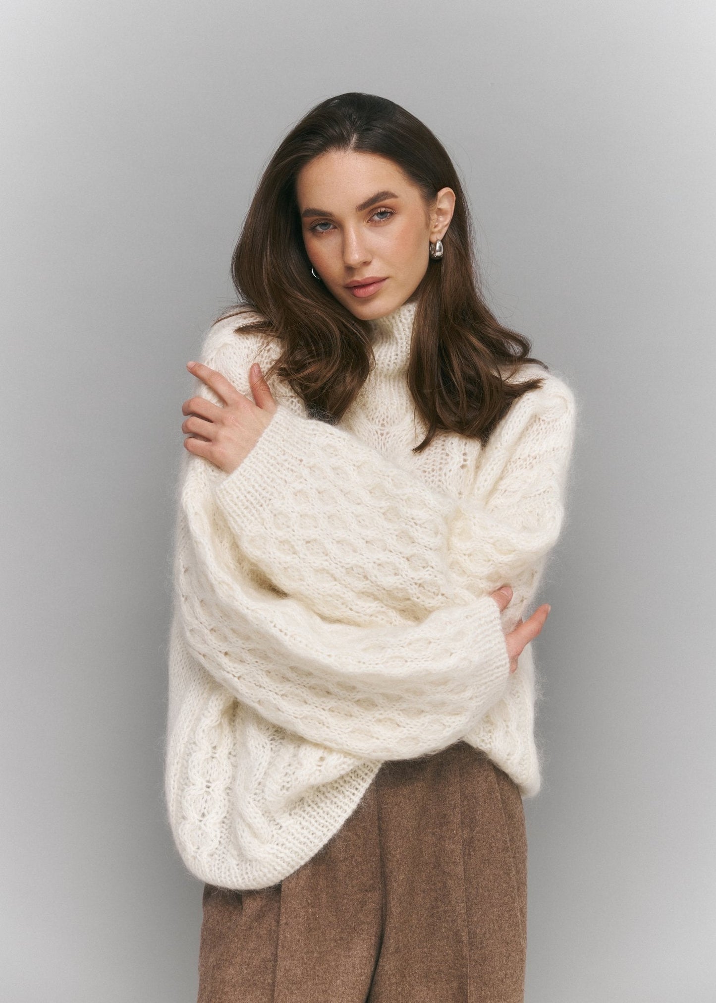 Handcrafted Kidmohair Cable - knit Turtleneck Sweater in White - NiSO
