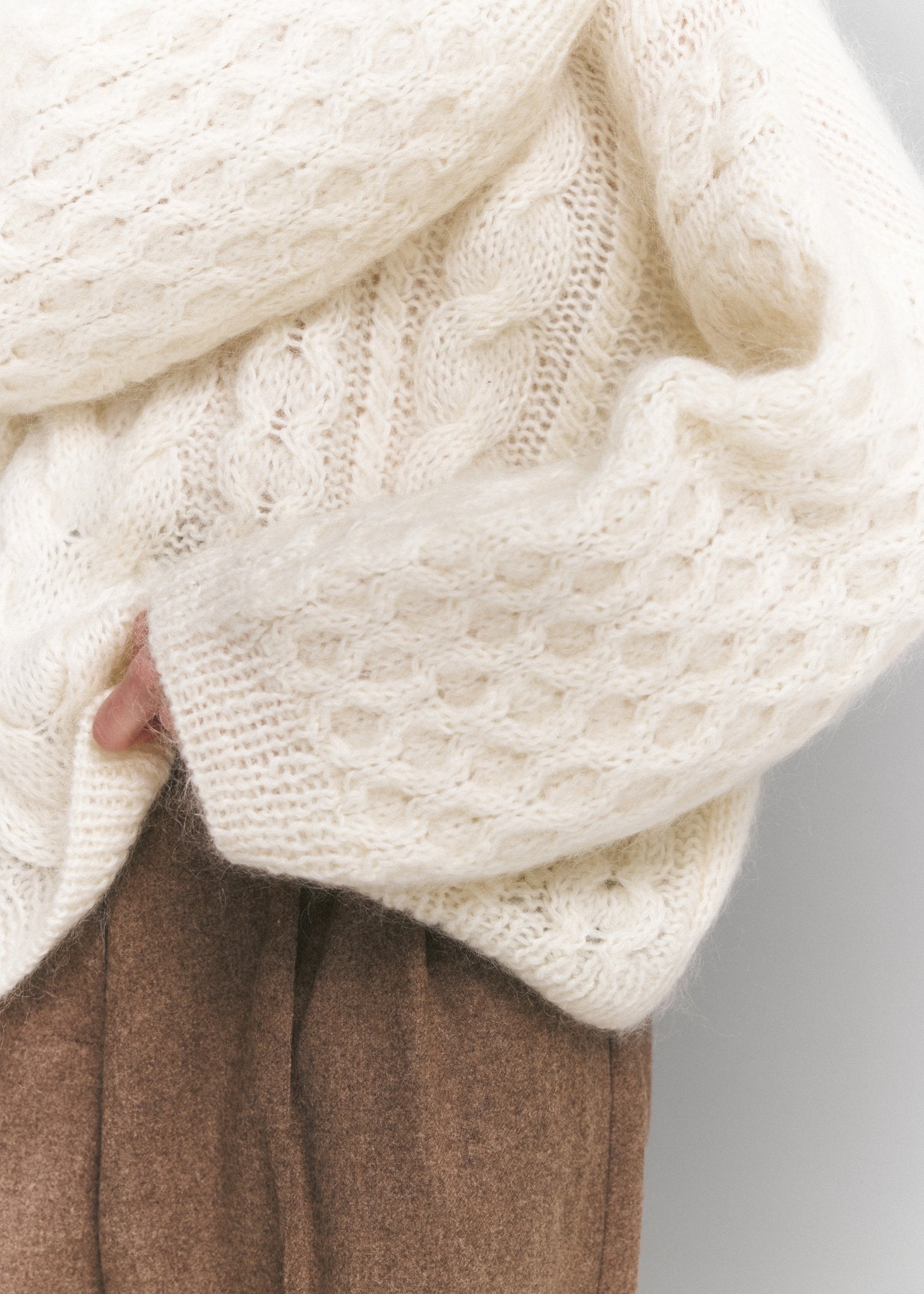 Handcrafted Kidmohair Cable - knit Turtleneck Sweater in White - NiSO