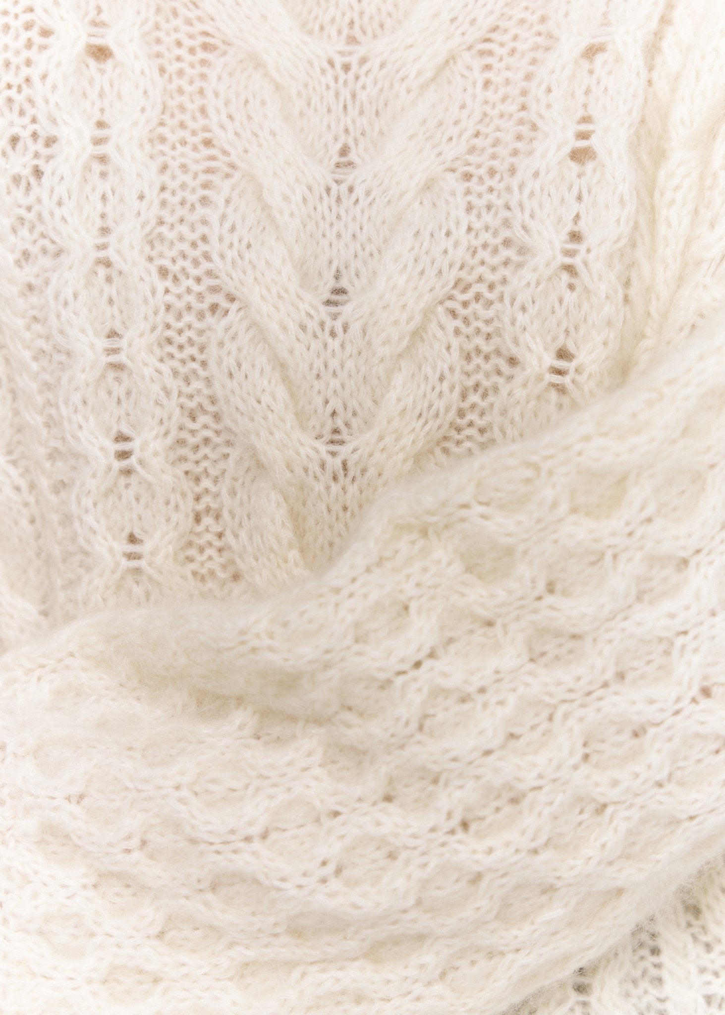 Handcrafted Kidmohair Cable - knit Turtleneck Sweater in White - NiSO