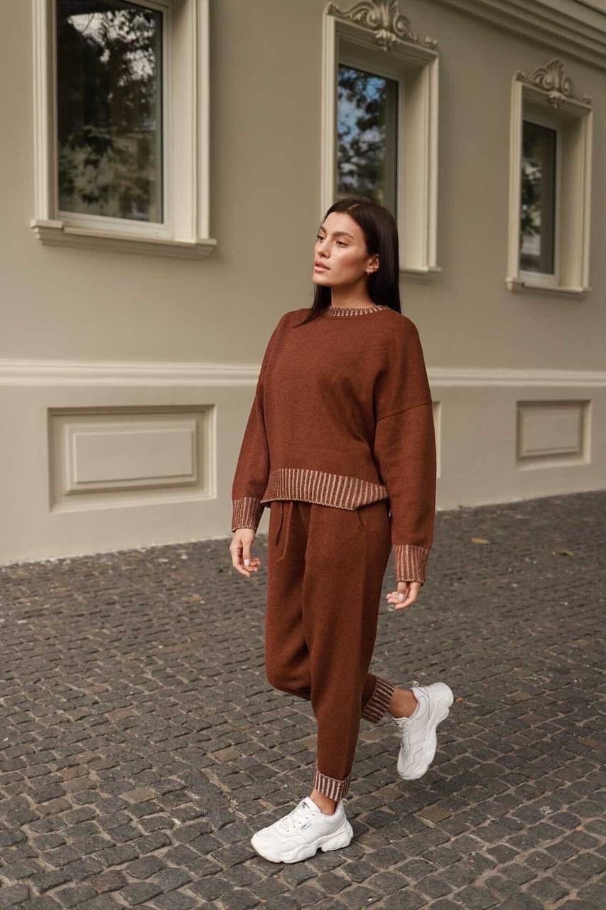 Crew - Neck 100% Cashmere Short Sweater in Brown - NiSO