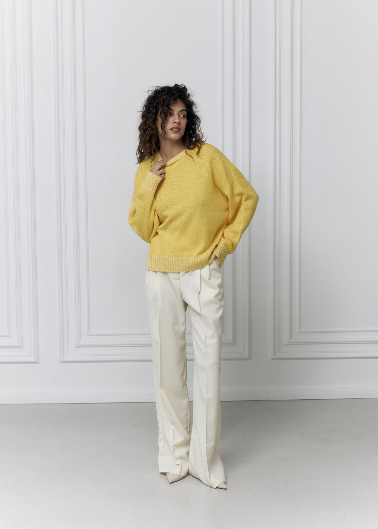 MILAVA Crew - Neck Cashmere Sweater in Yellow - NiSO