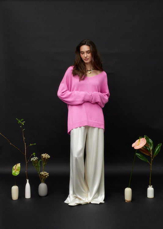 V - Neck 100% Cashmere Sweater in Pink - NiSO