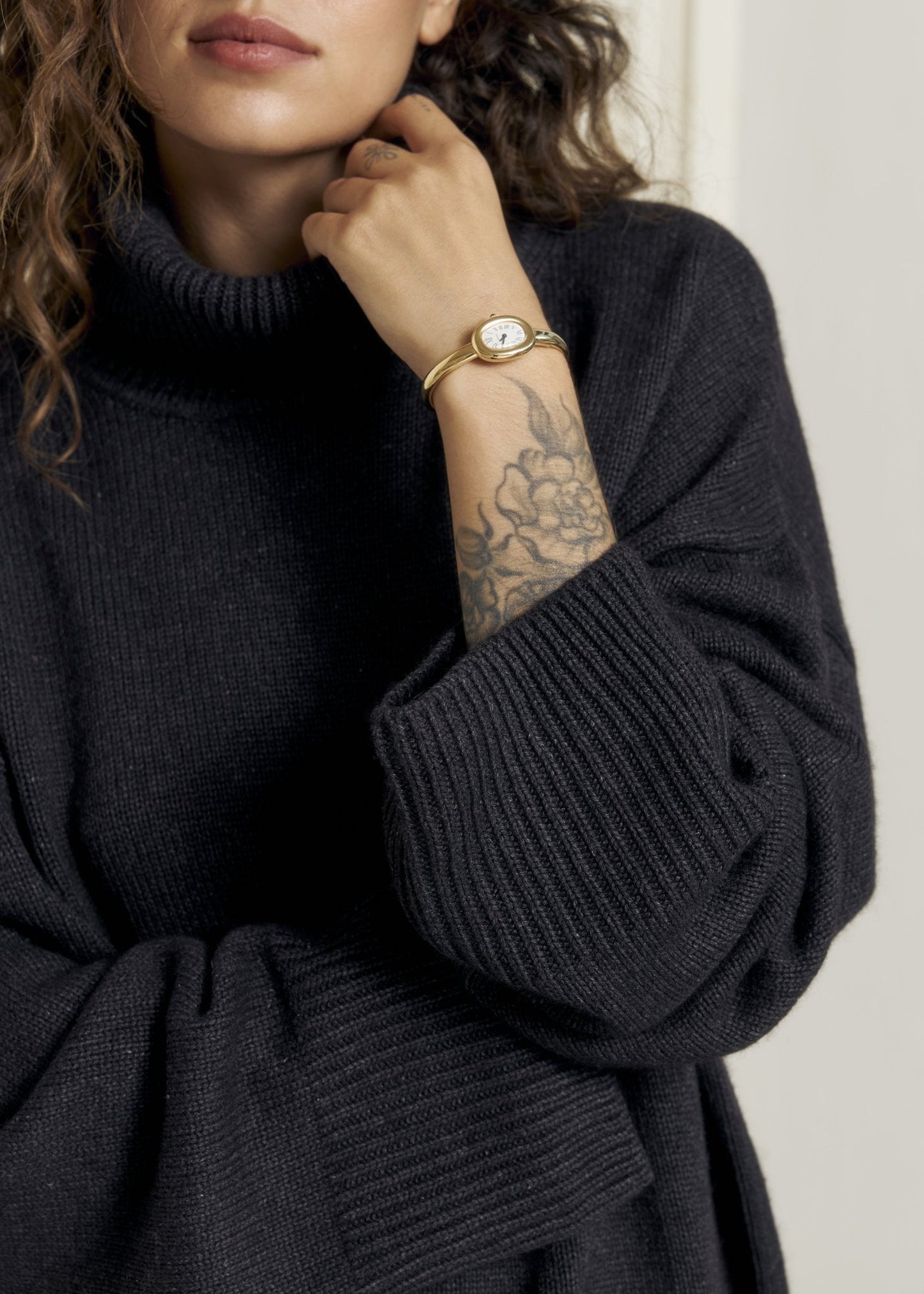 ZORIANA Turtle - Neck Cashmere Sweater in Black - NiSO
