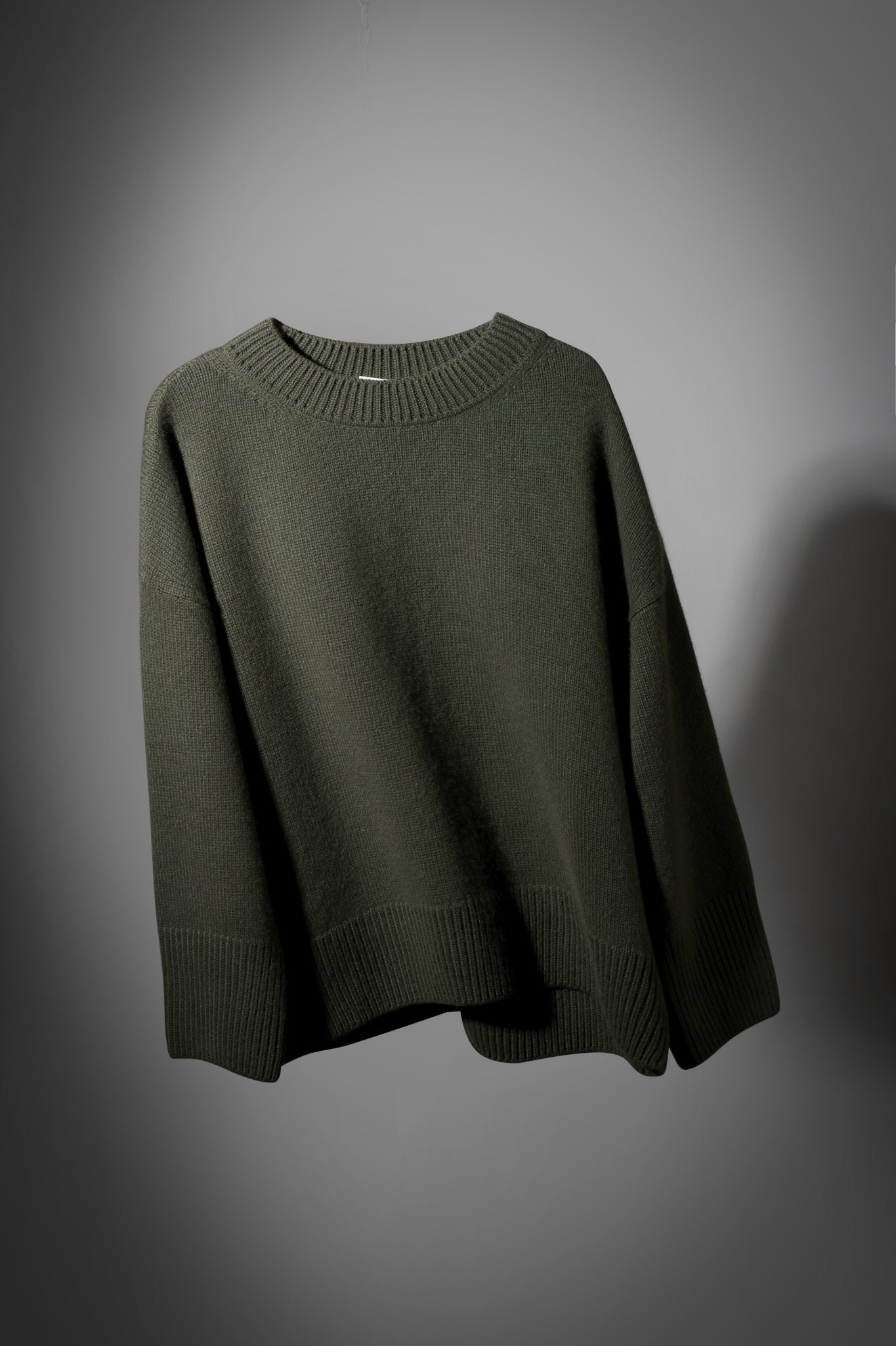 ZORIANA Crew-Neck Cashmere Sweater in Dark Green NiSO