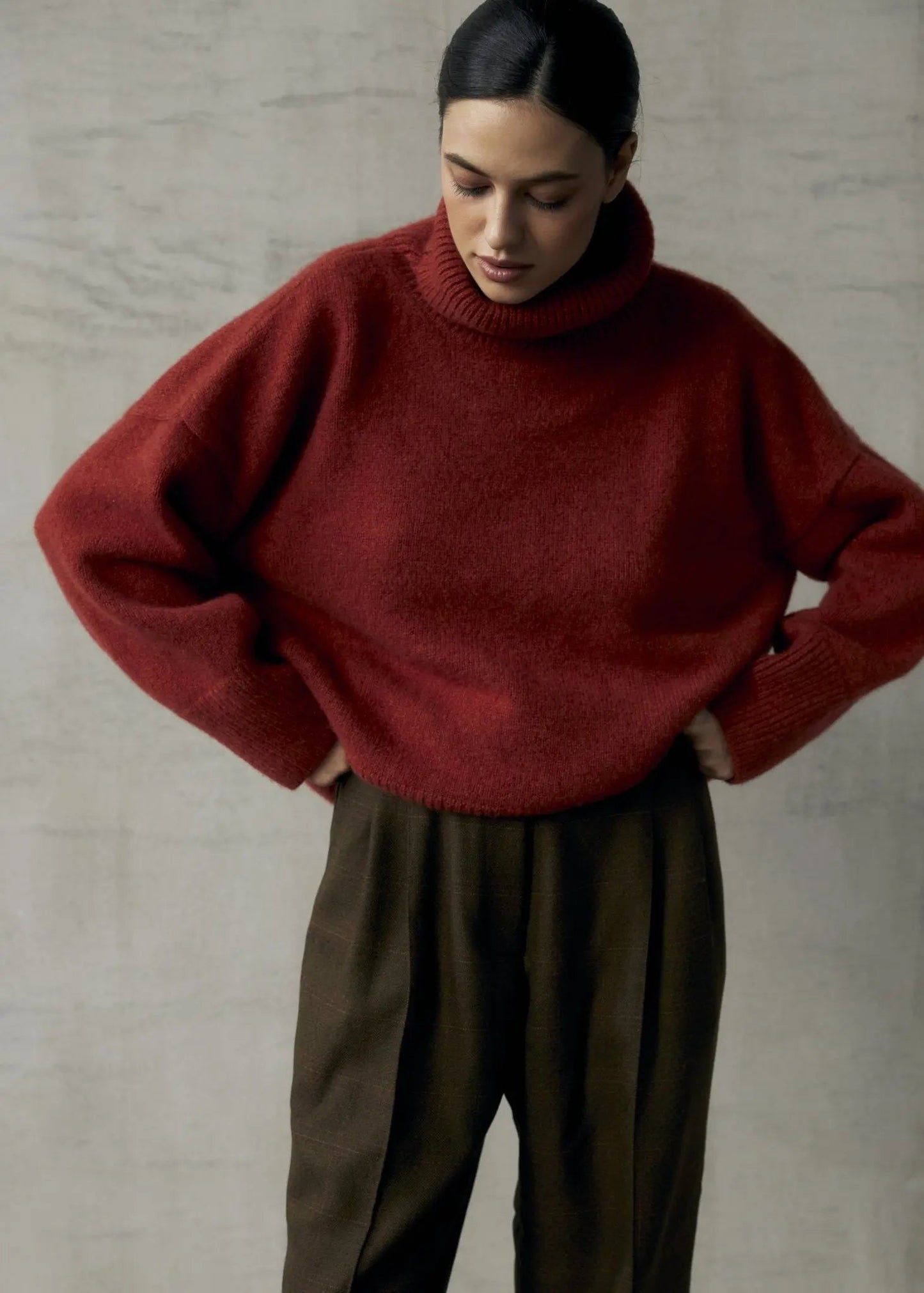 ZORIANA Turtle-Neck Cashmere Sweater in Dark Orange NiSO