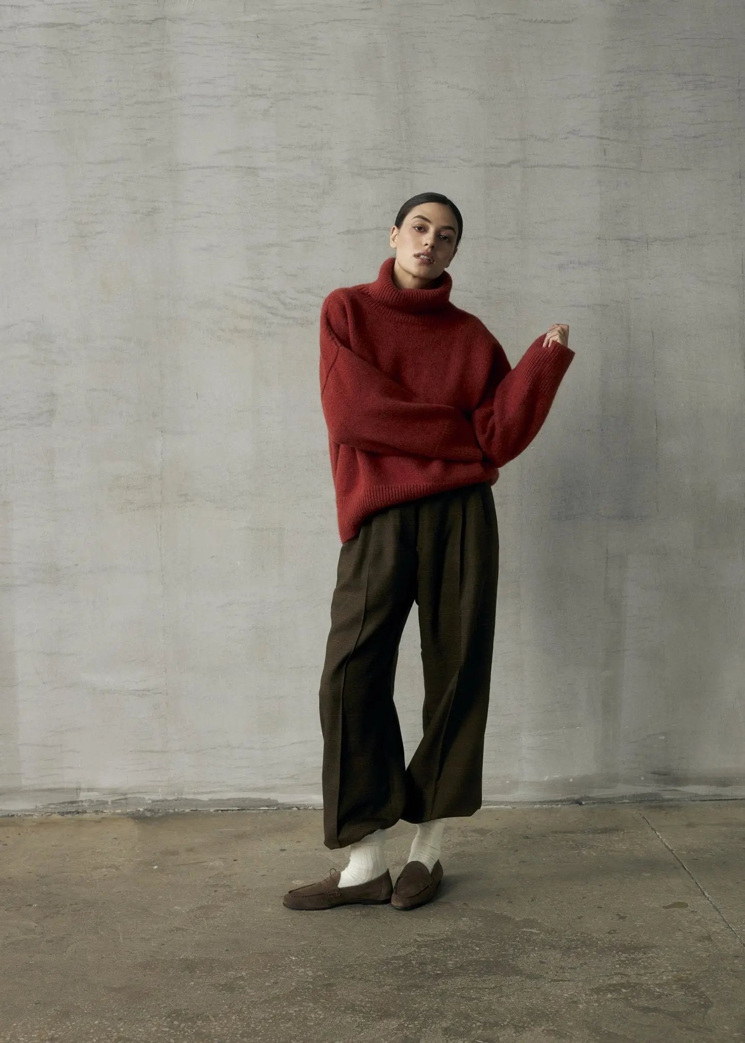 ZORIANA Turtle-Neck Cashmere Sweater in Dark Orange NiSO