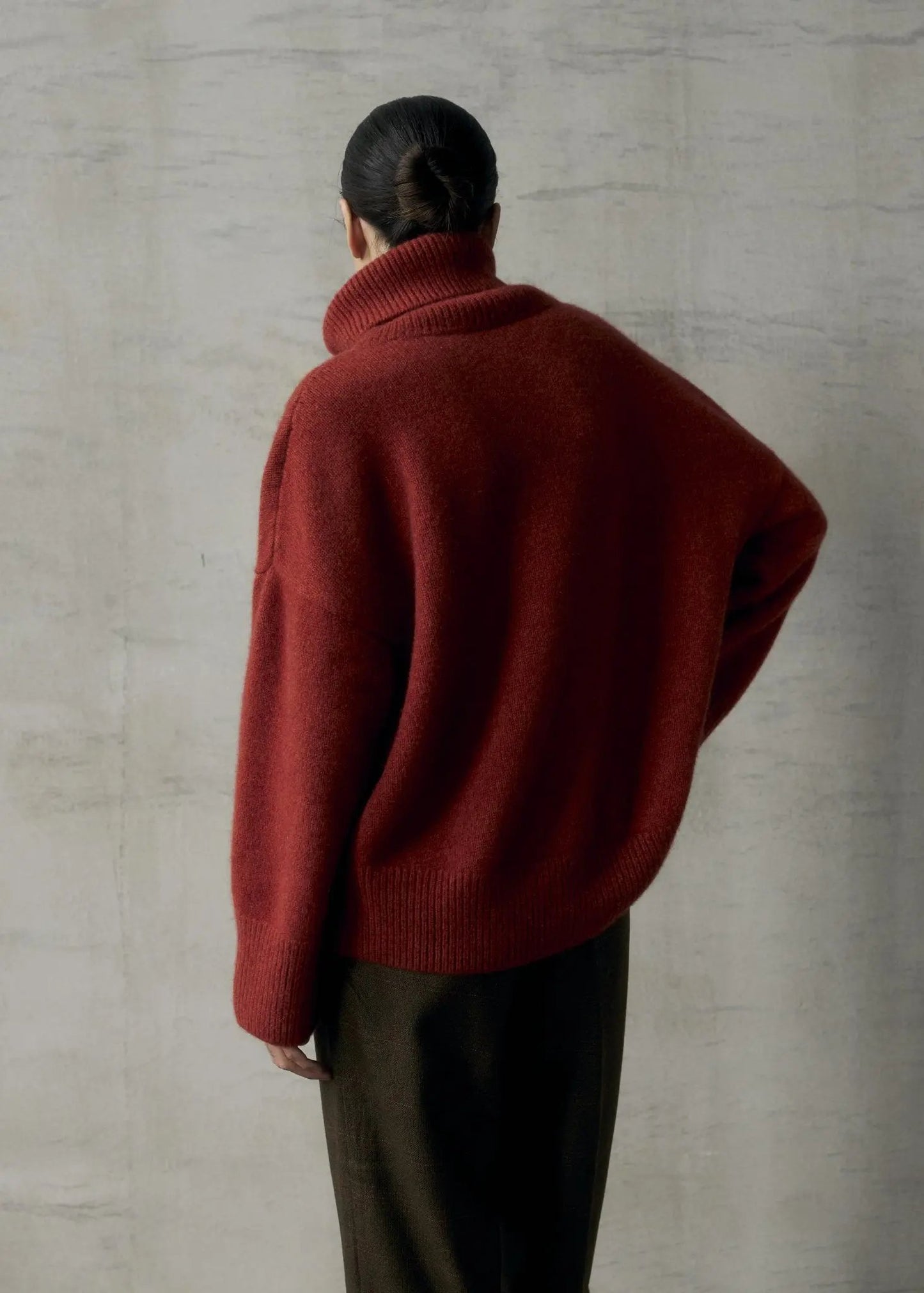 ZORIANA Turtle-Neck Cashmere Sweater in Dark Orange NiSO