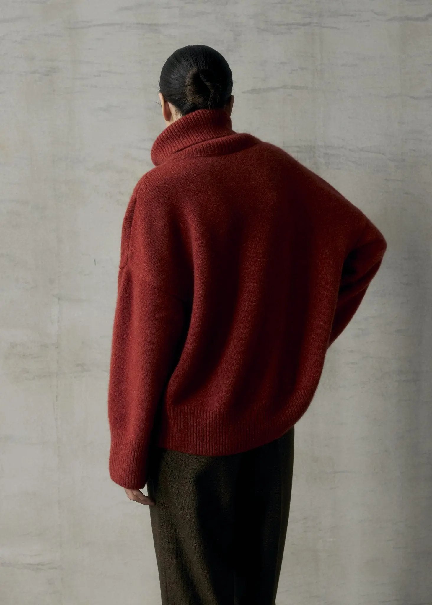 ZORIANA Turtle-Neck Cashmere Sweater in Dark Orange NiSO