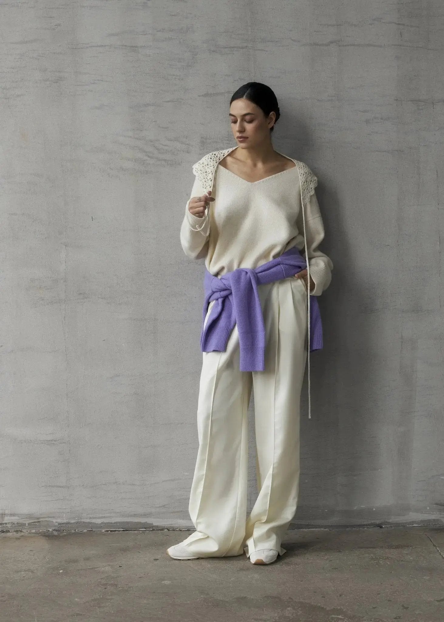 ZHADANA V-Neck Cashmere Sweater in White NiSO