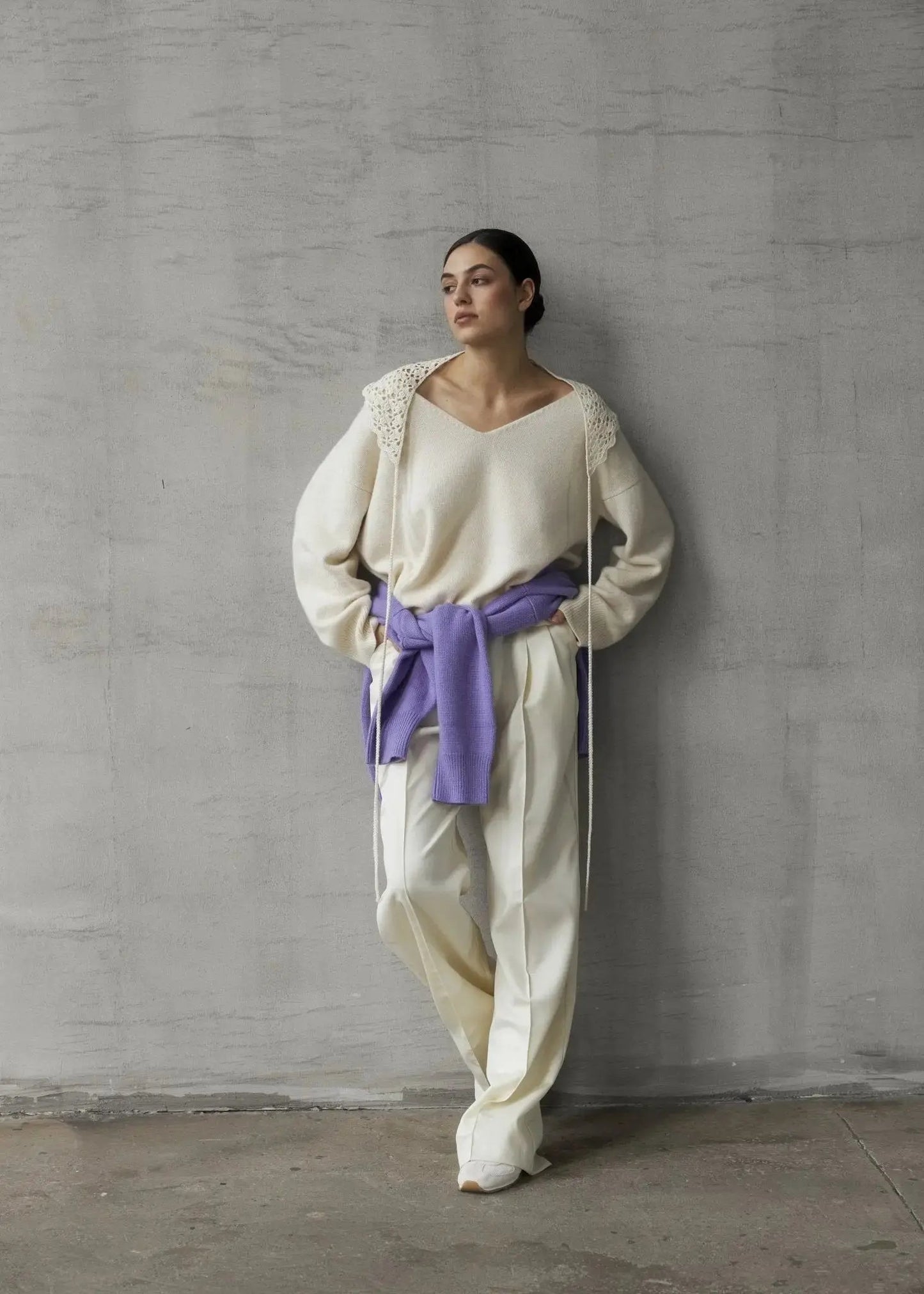 ZHADANA V-Neck Cashmere Sweater in White NiSO