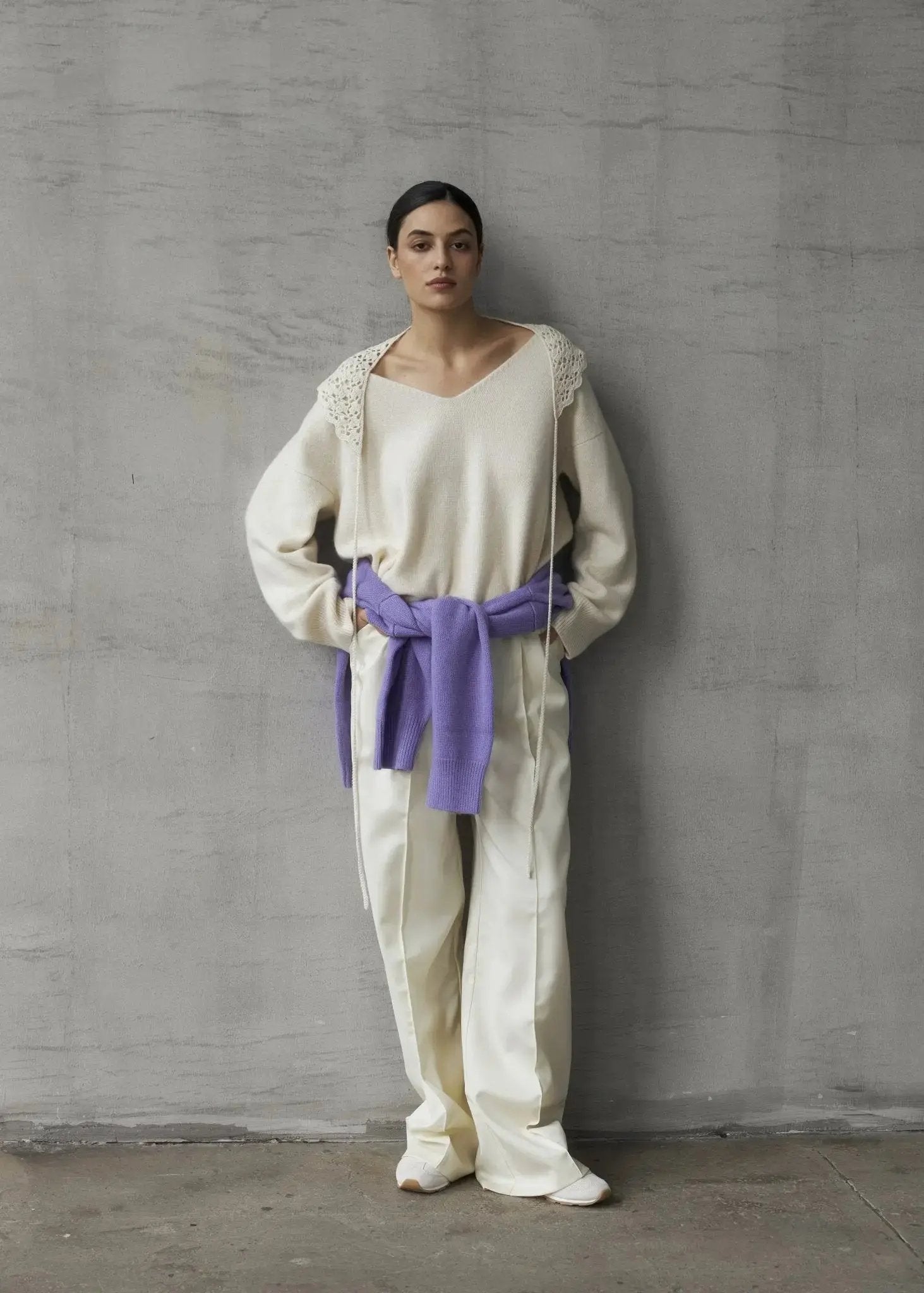 ZHADANA V-Neck Cashmere Sweater in White NiSO