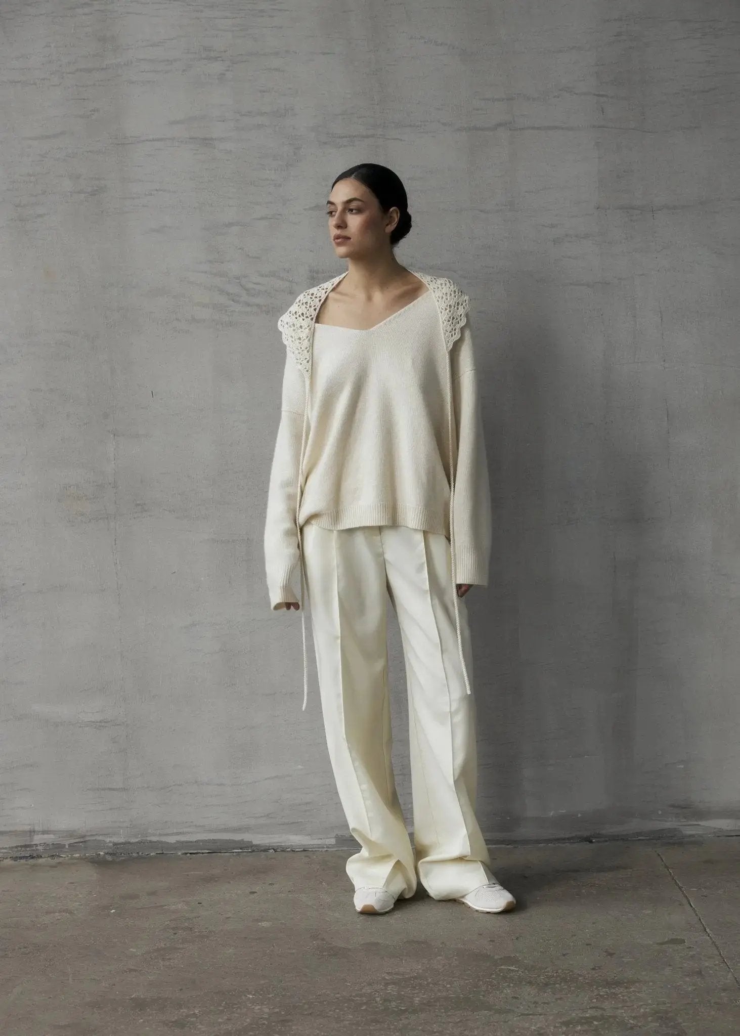 ZHADANA V-Neck Cashmere Sweater in White NiSO