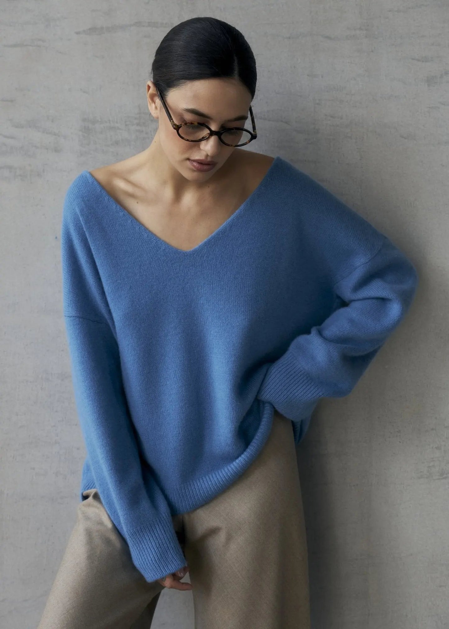 ZHADANA V-Neck Cashmere Sweater in Bright Blue NiSO