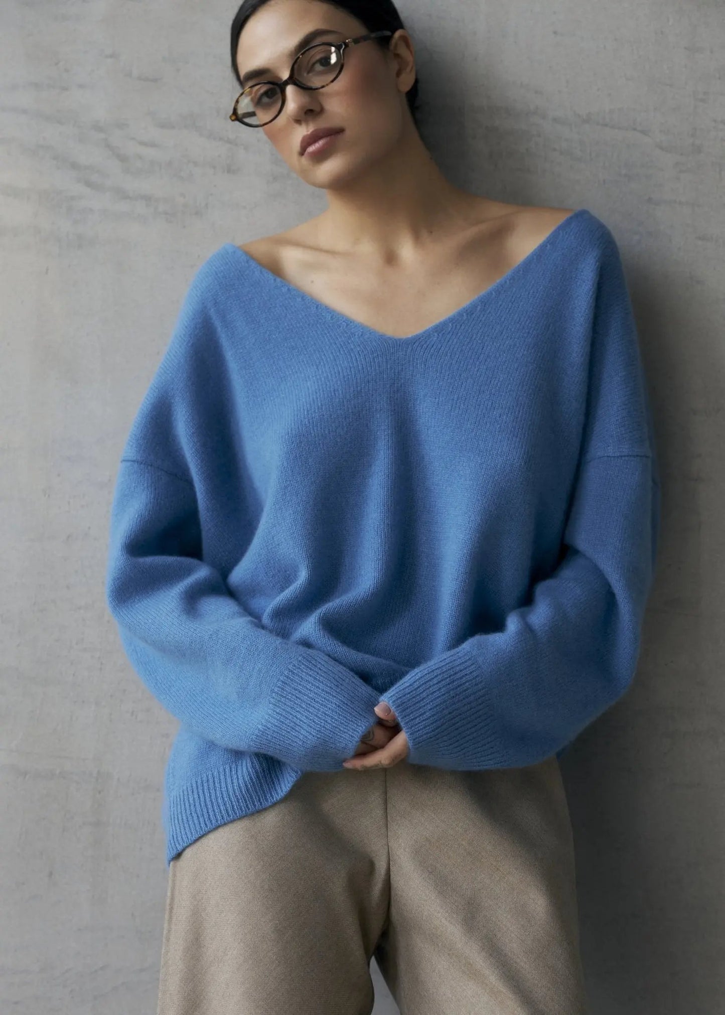 ZHADANA V-Neck Cashmere Sweater in Bright Blue NiSO