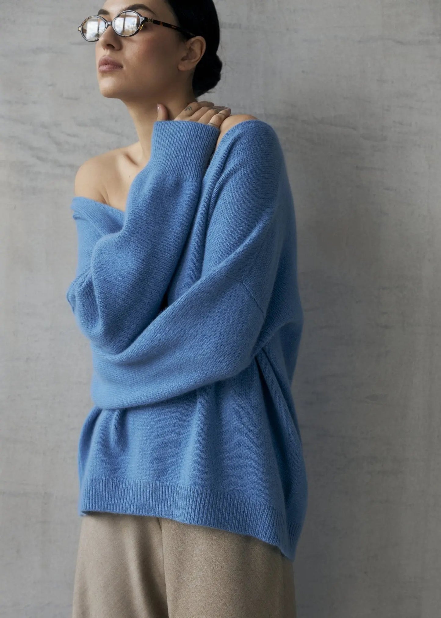 ZHADANA V-Neck Cashmere Sweater in Bright Blue NiSO