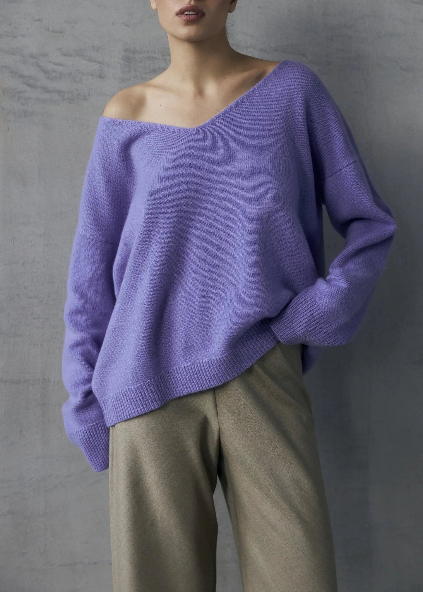 ZHADANA V-Neck Cashmere Sweater in Lavender NiSO