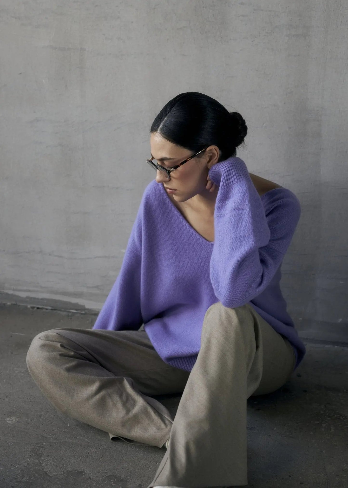 ZHADANA V-Neck Cashmere Sweater in Lavender NiSO