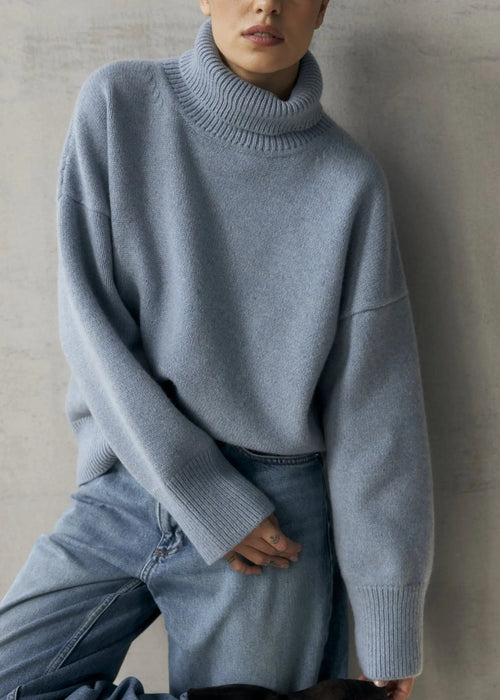 ZORIANA Turtle-Neck Cashmere Sweater in Jeans Blue NiSO