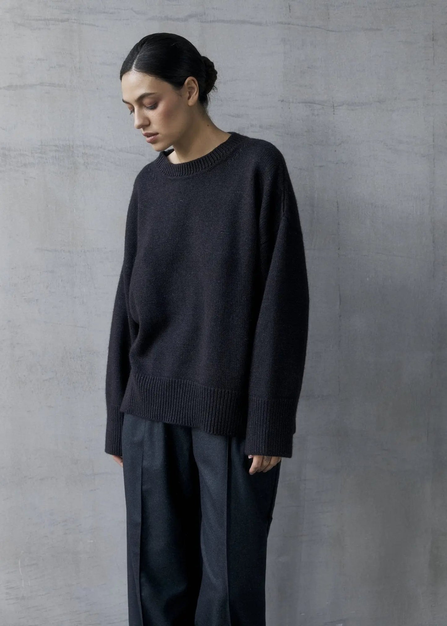 ZORIANA Crew-Neck Cashmere Sweater in Black NiSO