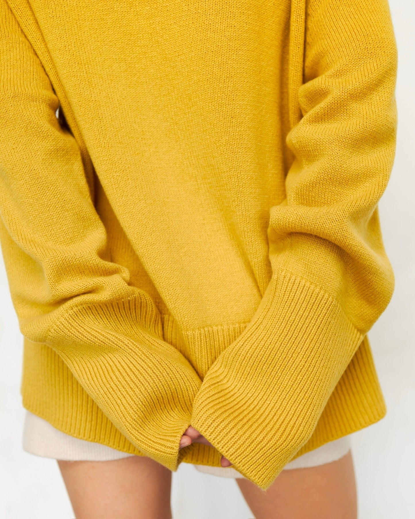 Crew - Neck 100% Cashmere Long Sweater in Yellow - NiSO