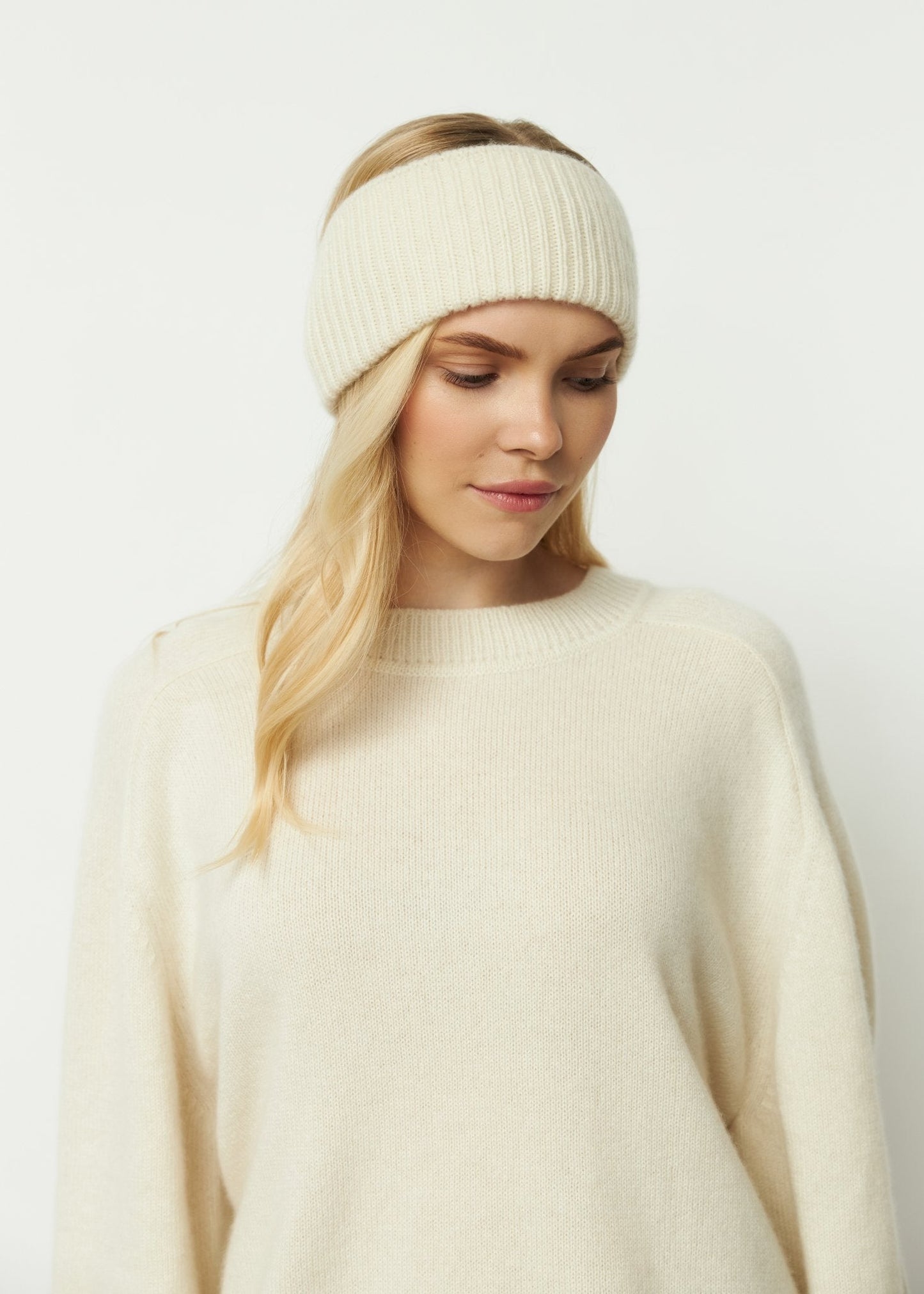 DZVINKA Crew - Neck Cashmere Sweater in White - NiSO
