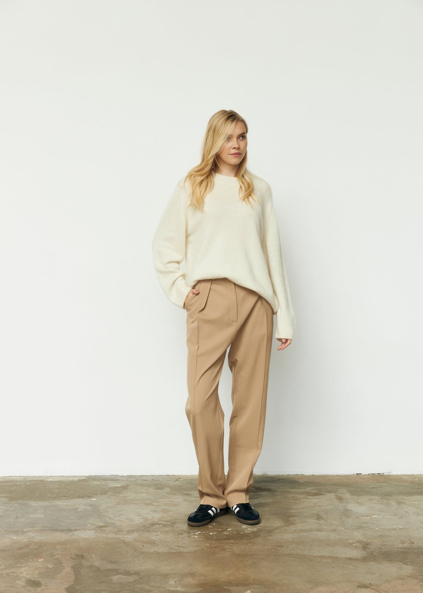 DZVINKA Crew - Neck Cashmere Sweater in White - NiSO