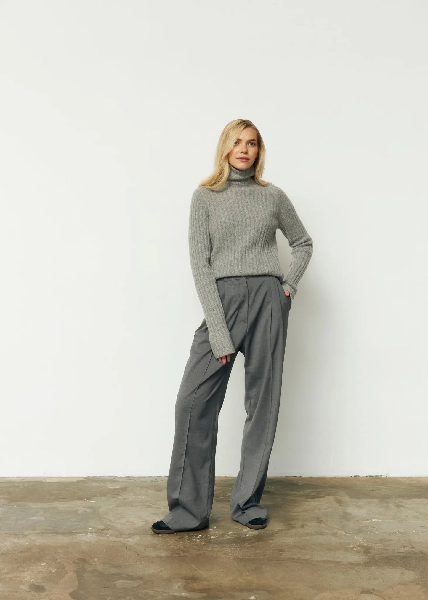 LILEYA Cashmere Sweater in Gray - NiSO