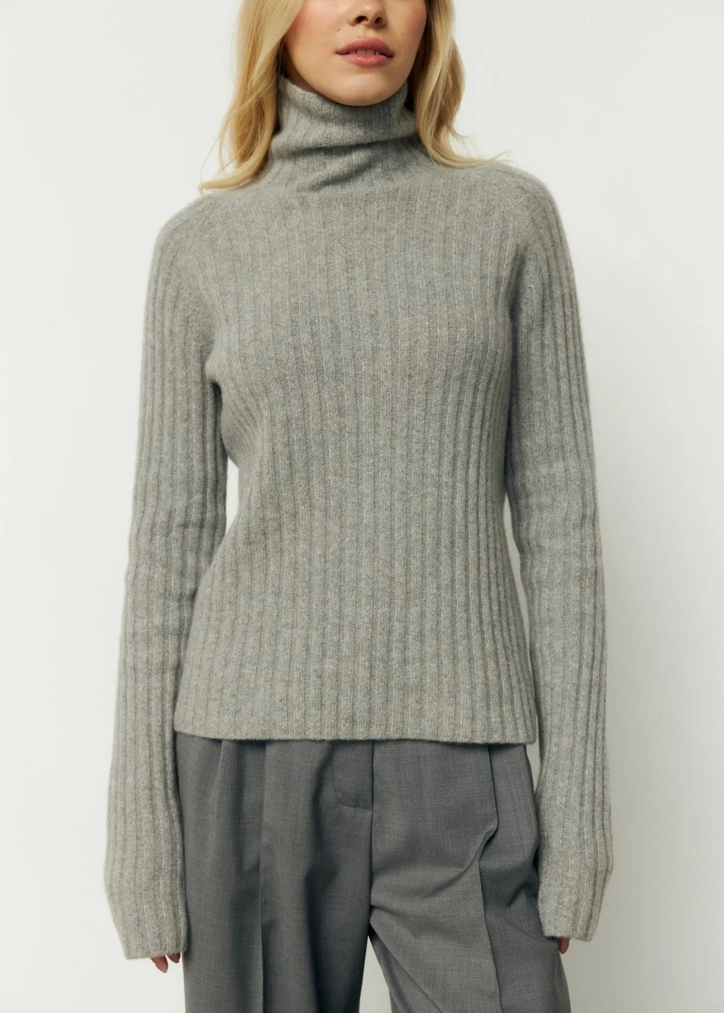 LILEYA Cashmere Sweater in Gray - NiSO