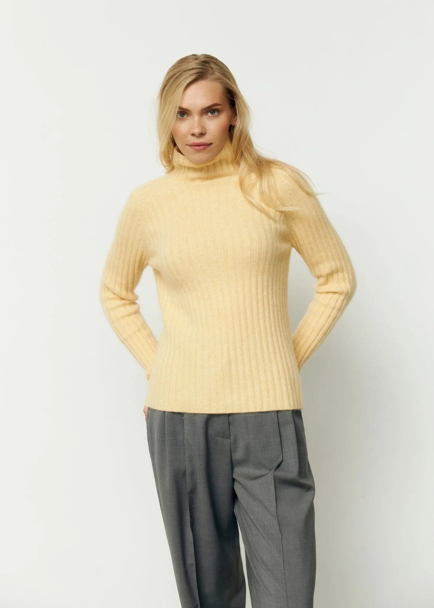 LILEYA Cashmere Sweater in Yellow - NiSO