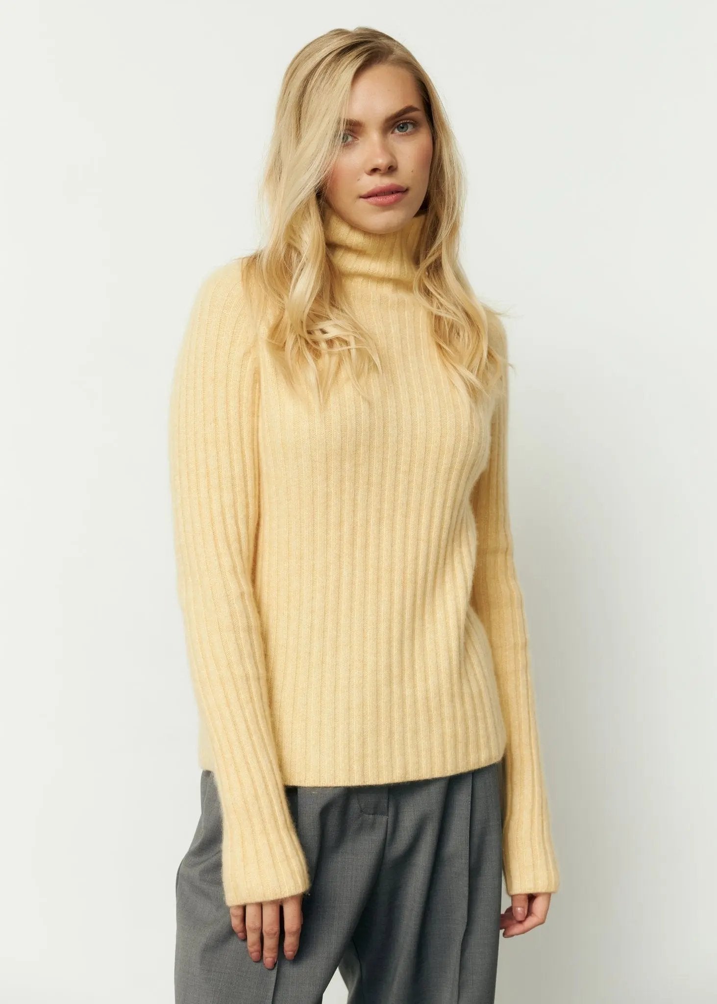 LILEYA Cashmere Sweater in Yellow - NiSO