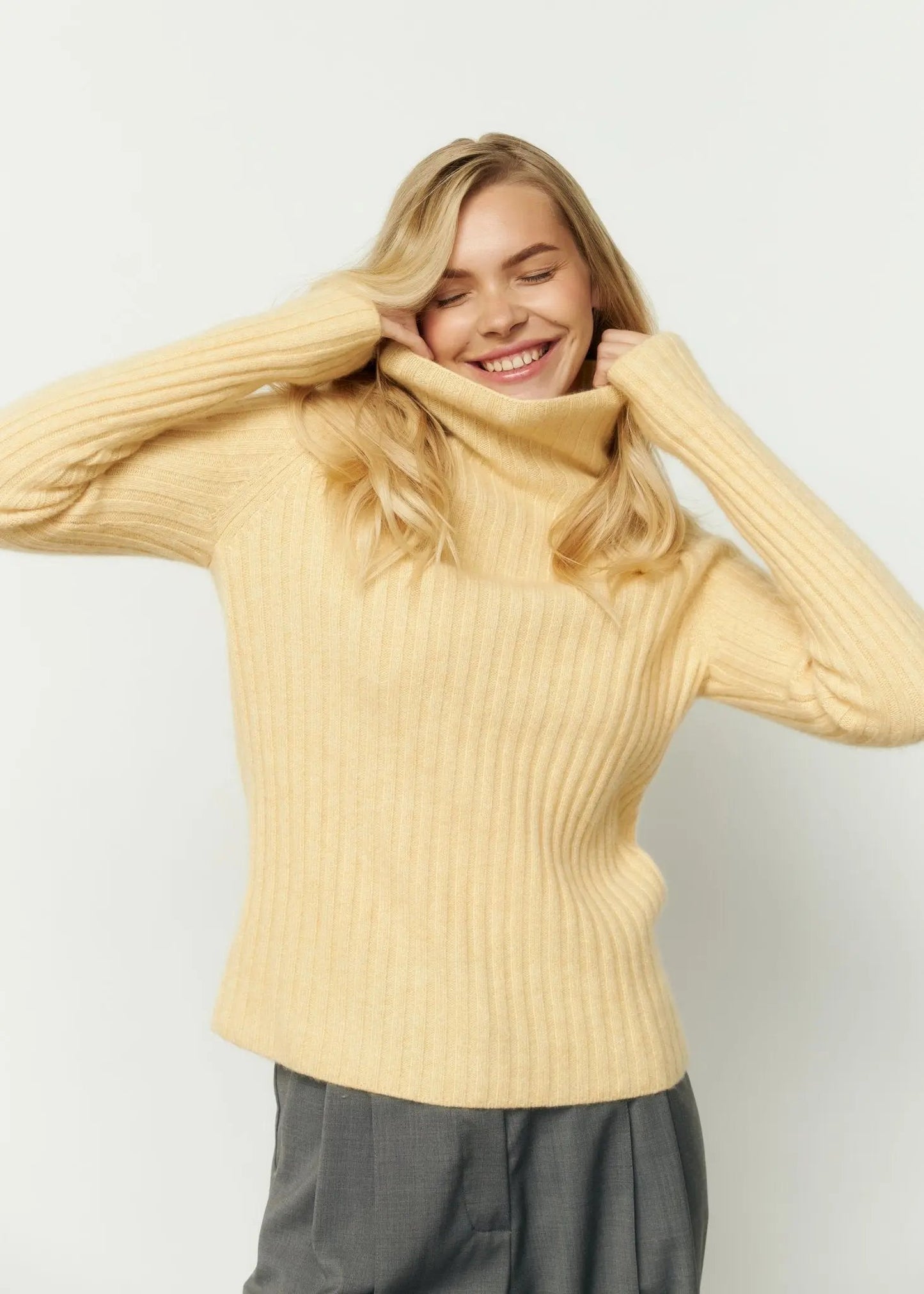 LILEYA Cashmere Sweater in Yellow - NiSO
