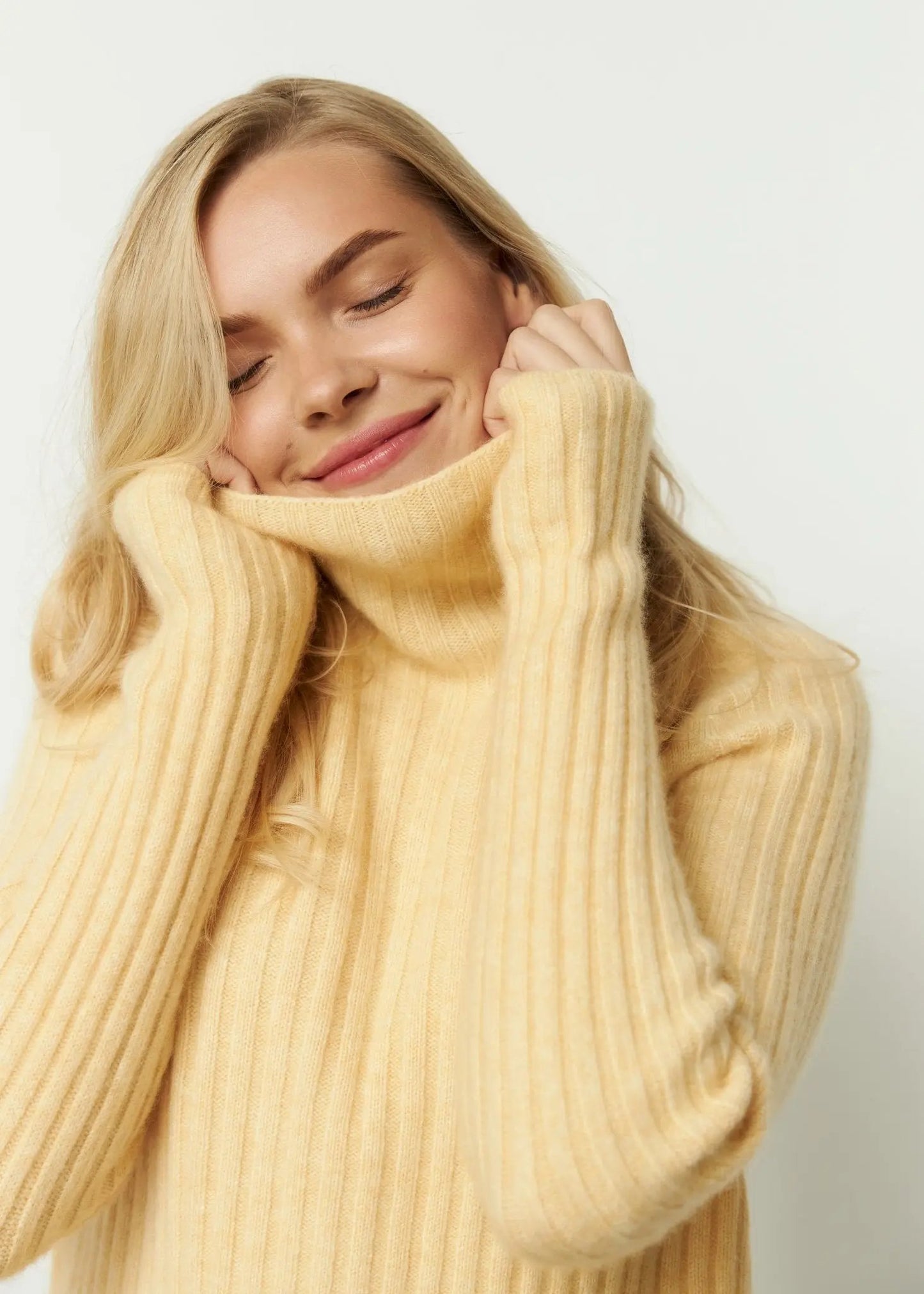 LILEYA Cashmere Sweater in Yellow - NiSO
