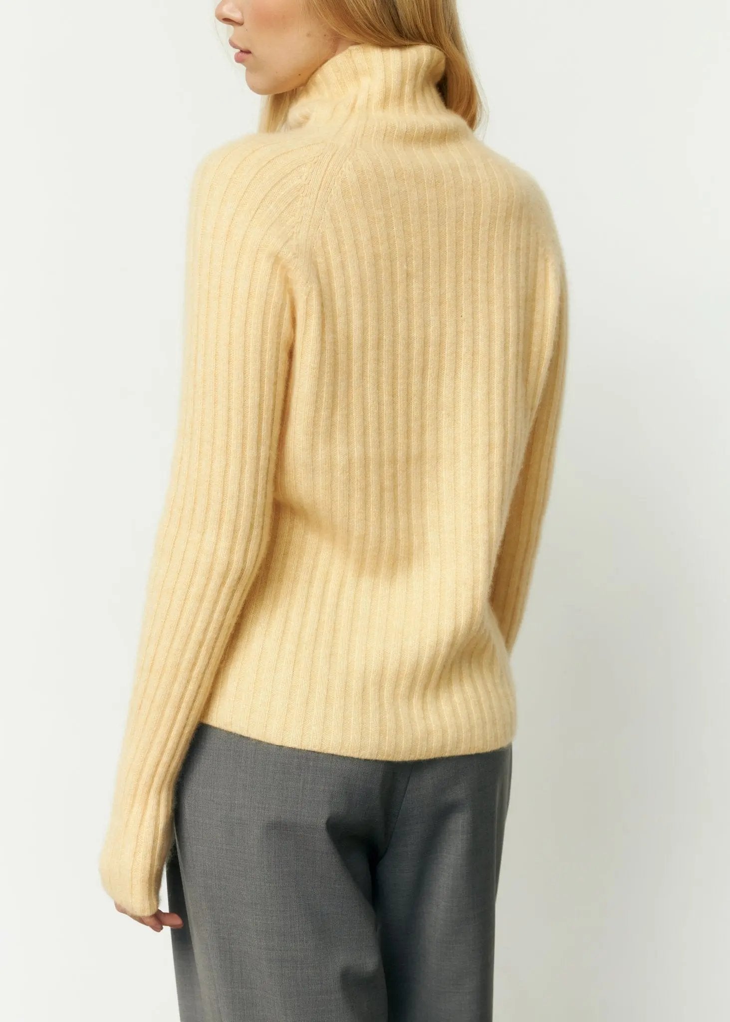 LILEYA Cashmere Sweater in Yellow - NiSO