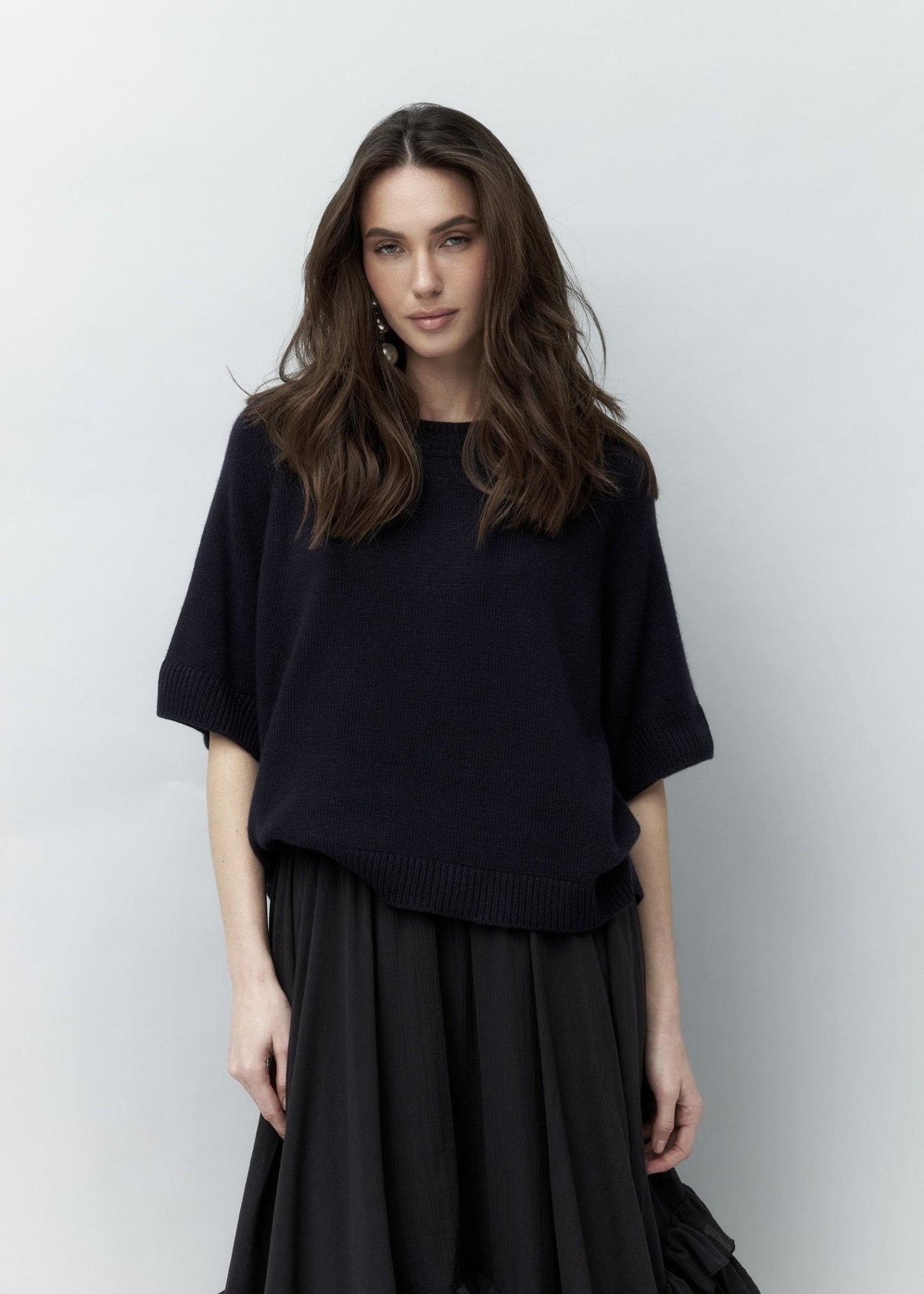 Lightweight Cashmere T-Shirt in Black NiSO