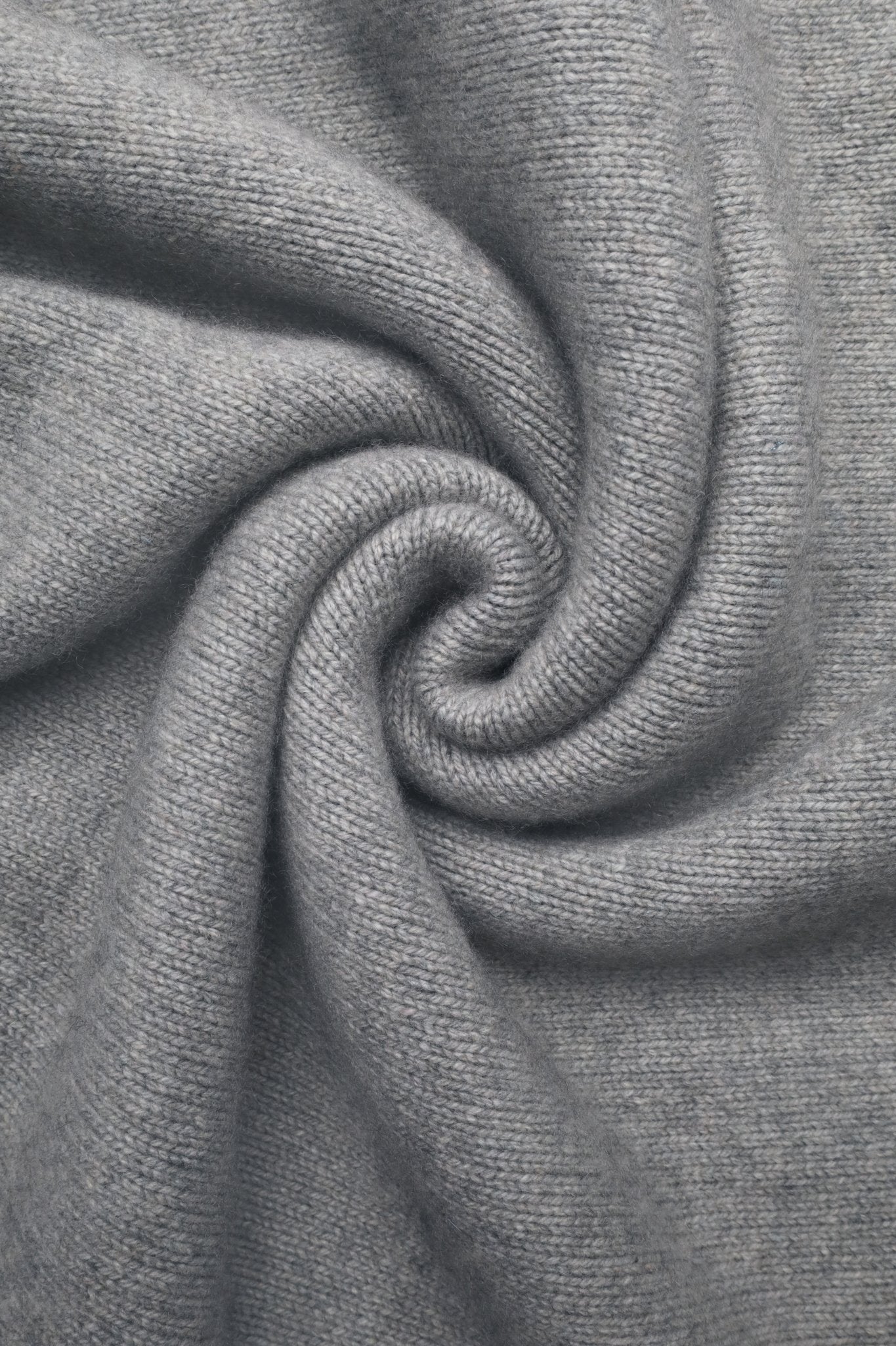 ZORIANA Turtle-Neck Cashmere Sweater in Gray NiSO