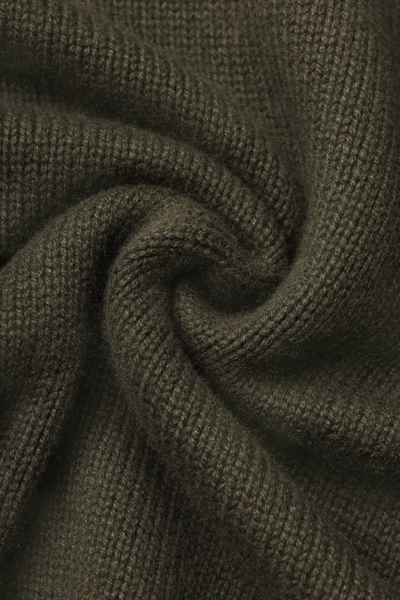 ZORIANA Crew-Neck Cashmere Sweater in Dark Green NiSO