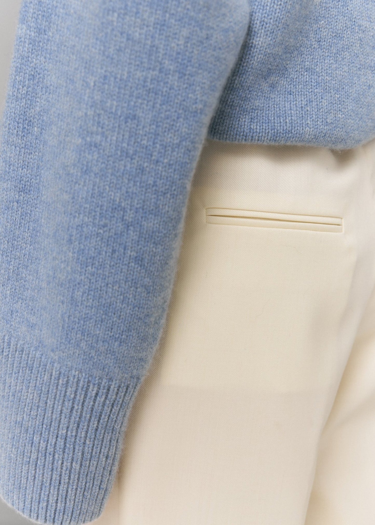 Large 100% Cashmere Oversize Sweater with Turtle Neck in Blue - NiSO