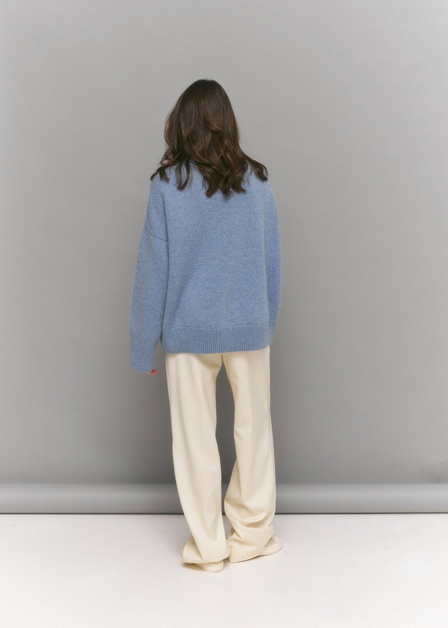 Large 100% Cashmere Oversize Sweater with Turtle Neck in Blue - NiSO