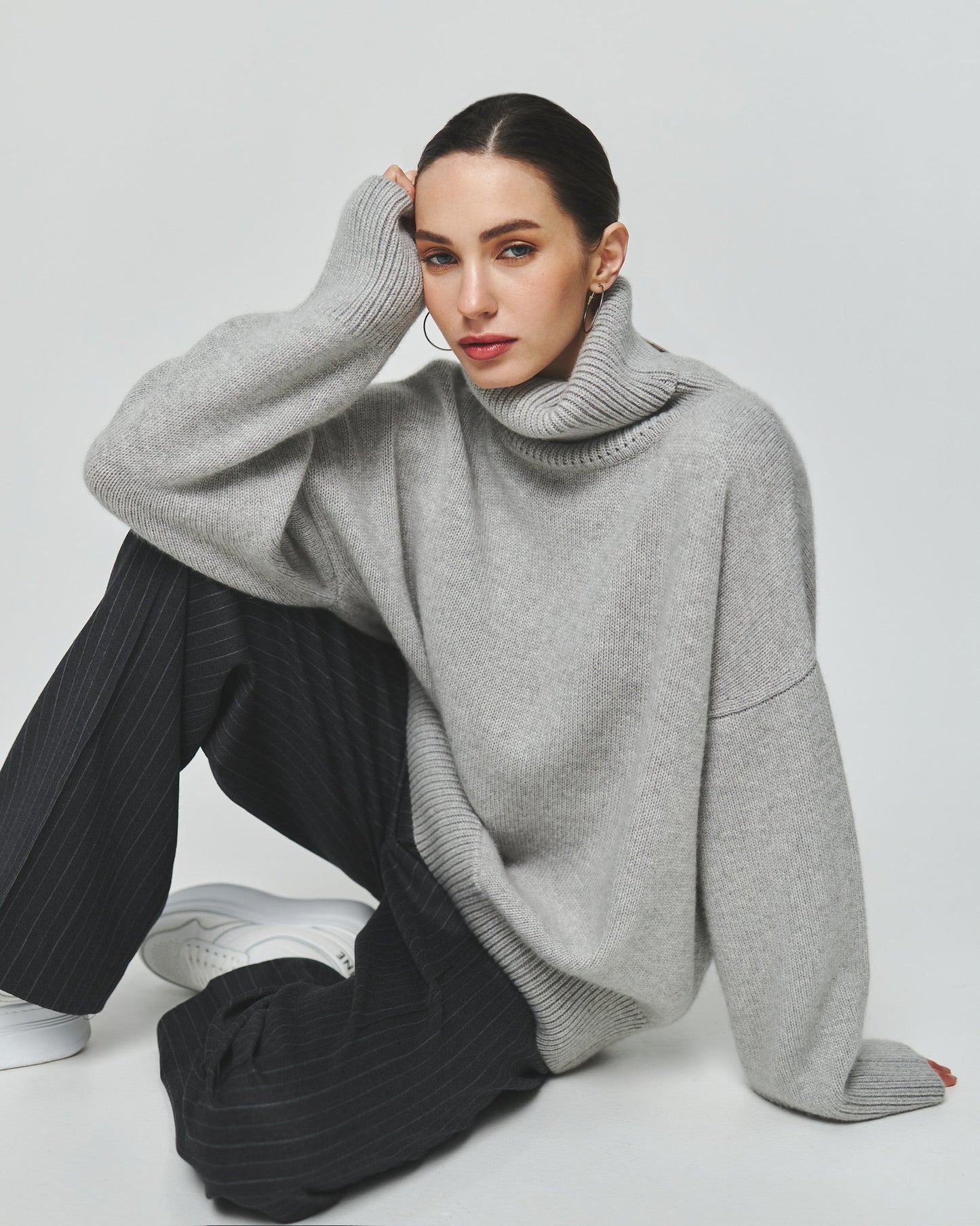 Large 100% Cashmere Oversize Sweater with Turtle Neck in Grey - NiSO
