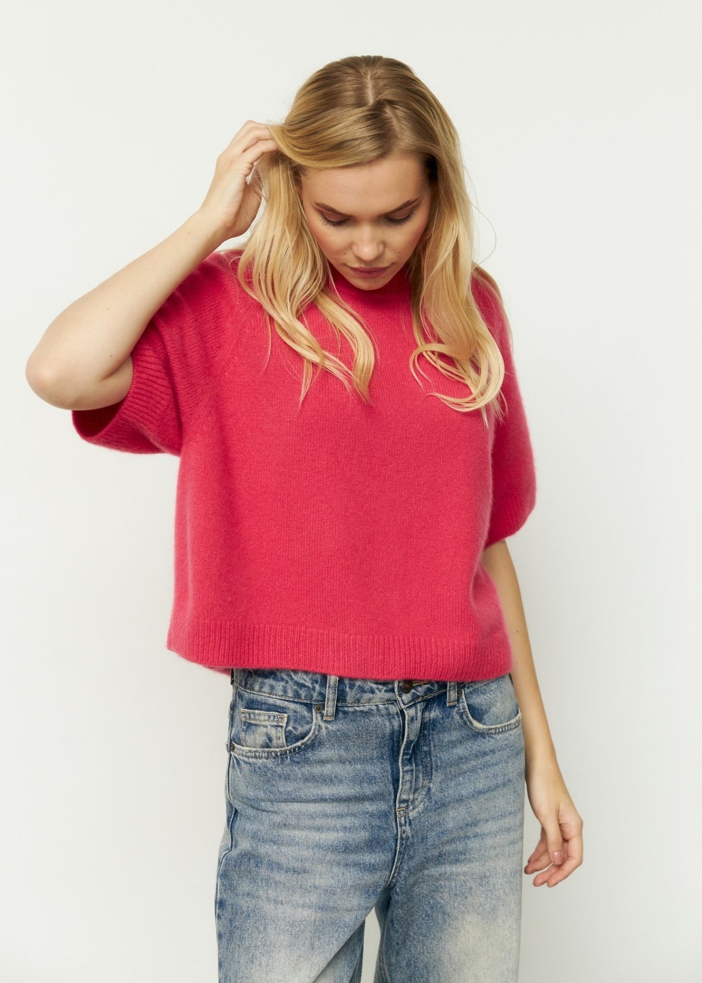 Lightweight Cashmere T-Shirt in Raspberry - NiSO