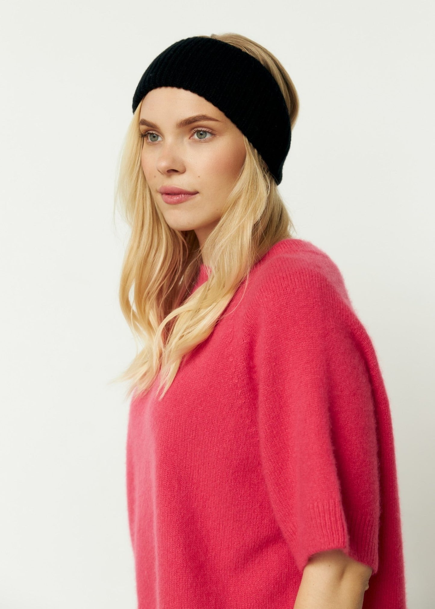 Lightweight Cashmere T-Shirt in Raspberry - NiSO