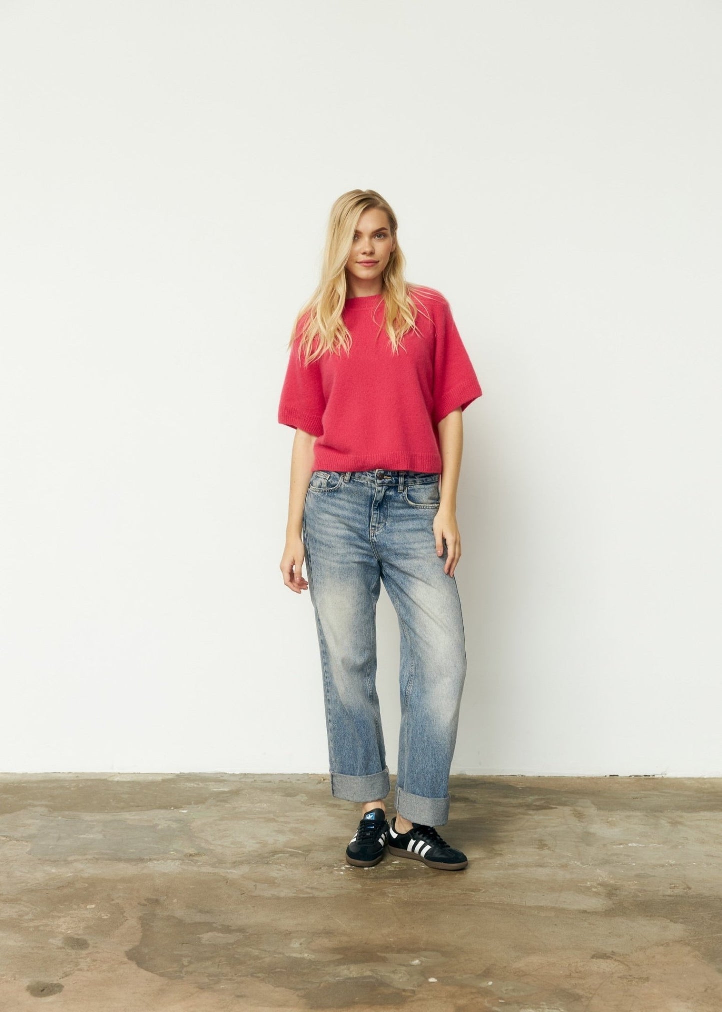 Lightweight Cashmere T-Shirt in Raspberry - NiSO