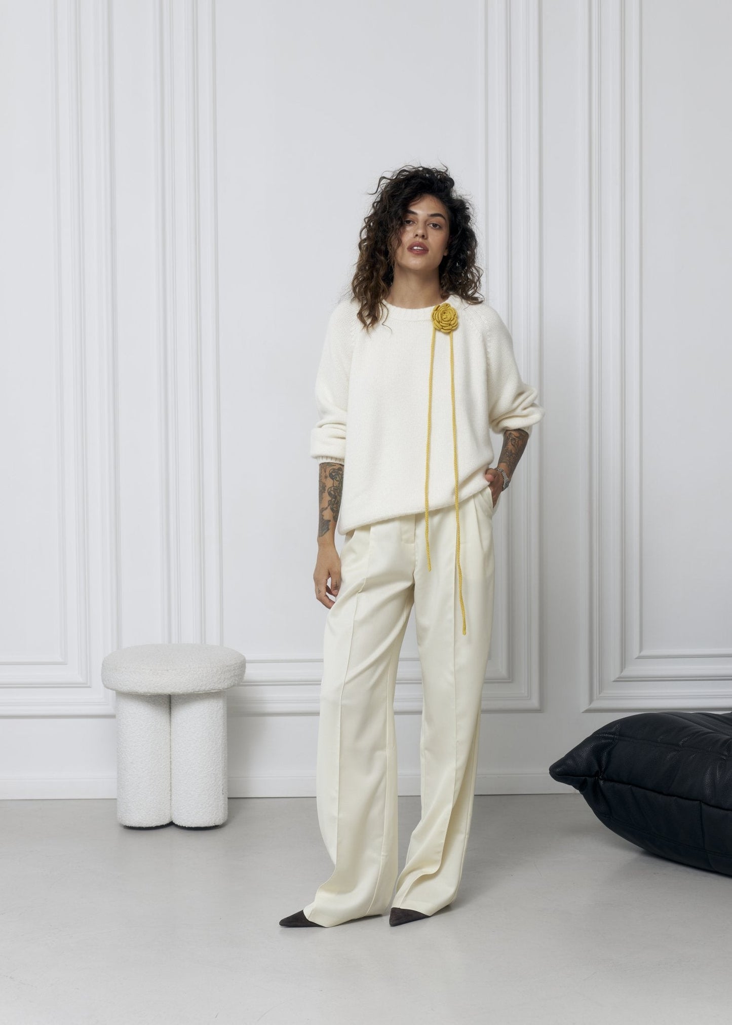 LYBID Crew - Neck Cashmere Sweater in White - NiSO
