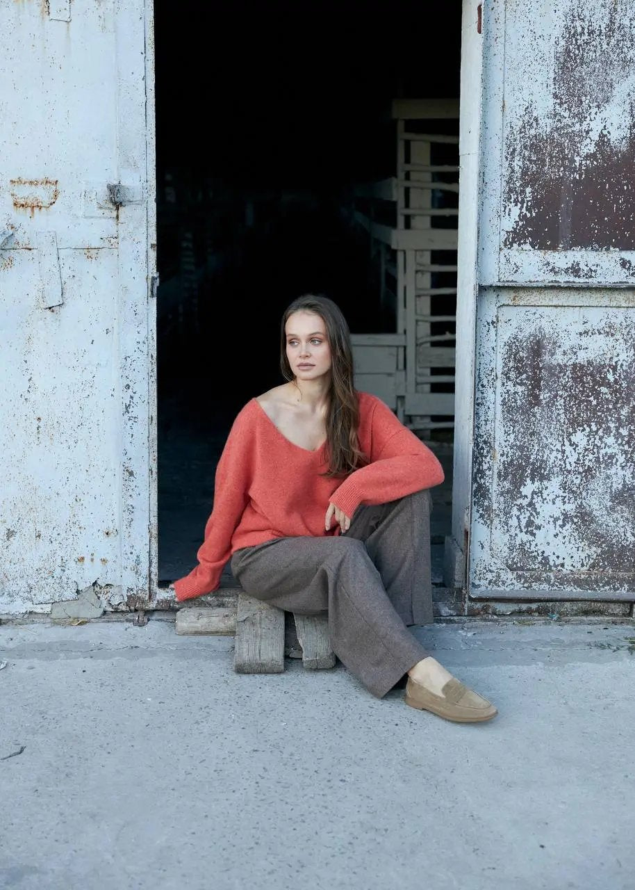 ZHADANA V-Neck Cashmere Sweater in Red Melange NiSO