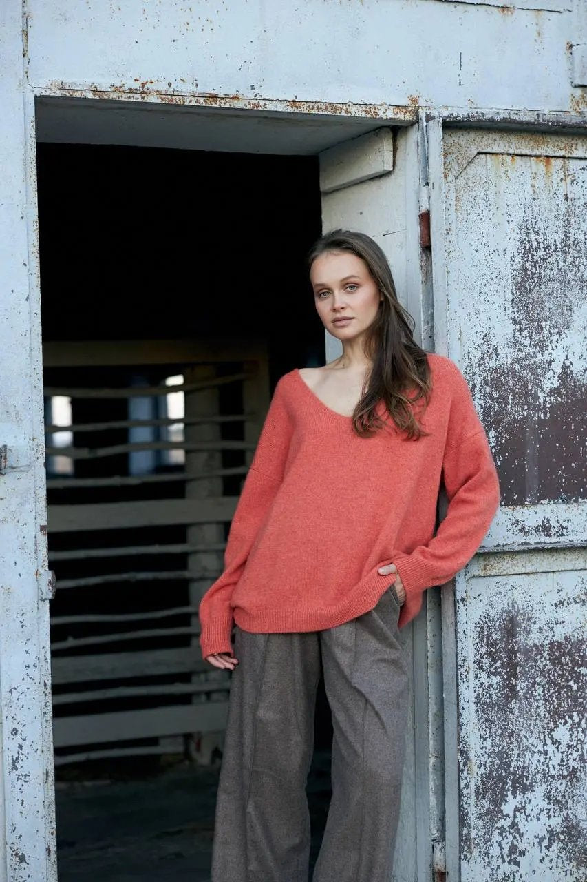 ZHADANA V-Neck Cashmere Sweater in Red Melange NiSO