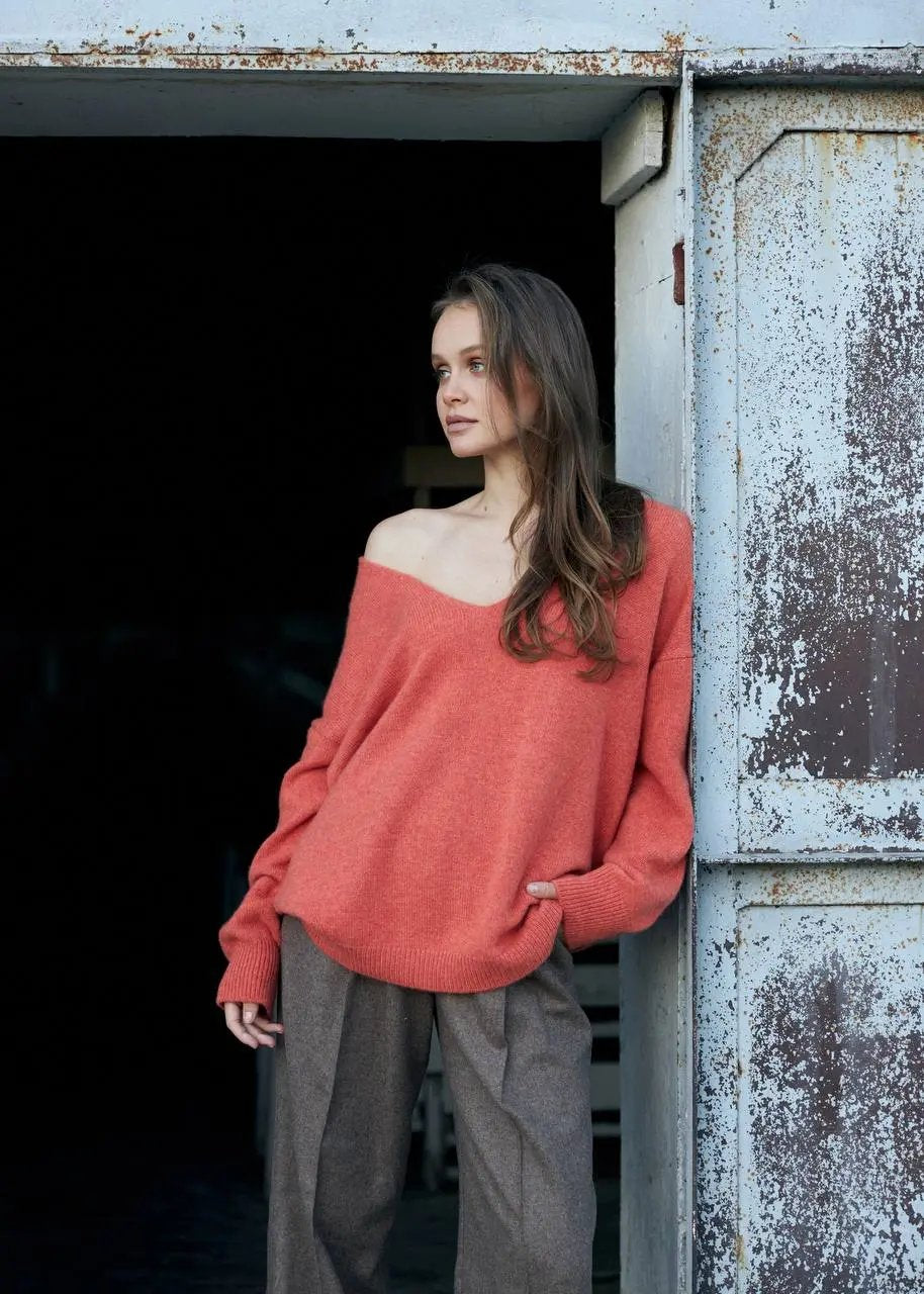ZHADANA V-Neck Cashmere Sweater in Red Melange NiSO