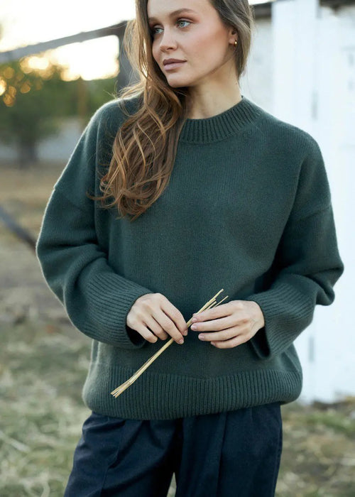 ZORIANA Crew-Neck Cashmere Sweater in Dark Green NiSO