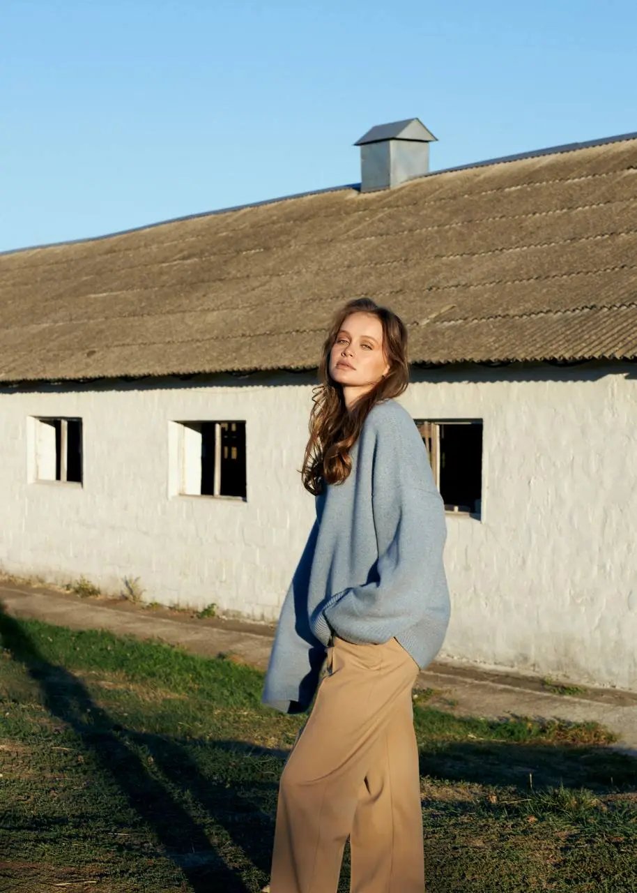 ZORIANA Crew-Neck Cashmere Sweater in Jeans Blue NiSO