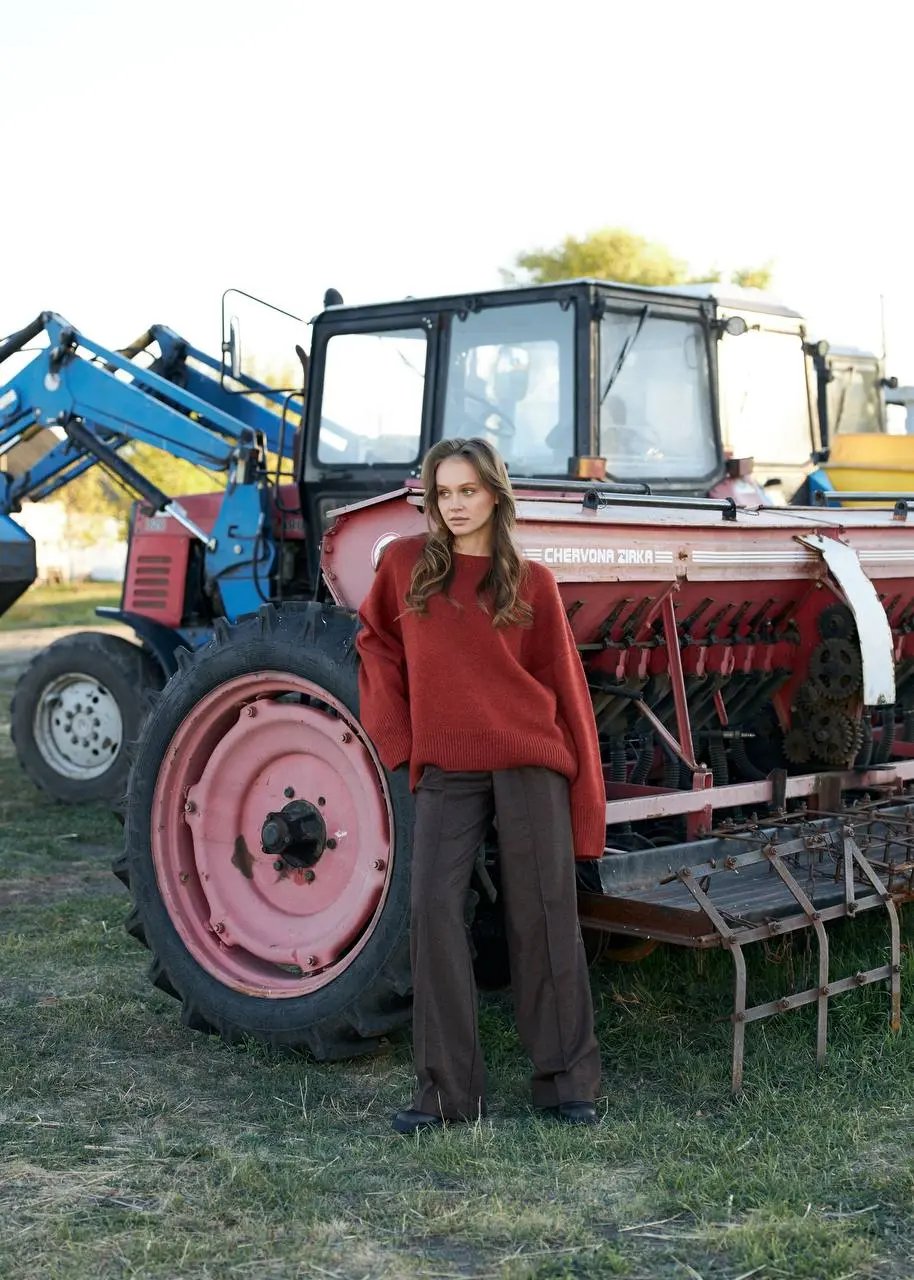 ZORIANA Crew-Neck Cashmere Sweater in Dark Orange NiSO